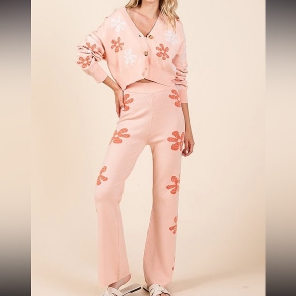 Flower Sweater Set - Picture 2 of 7